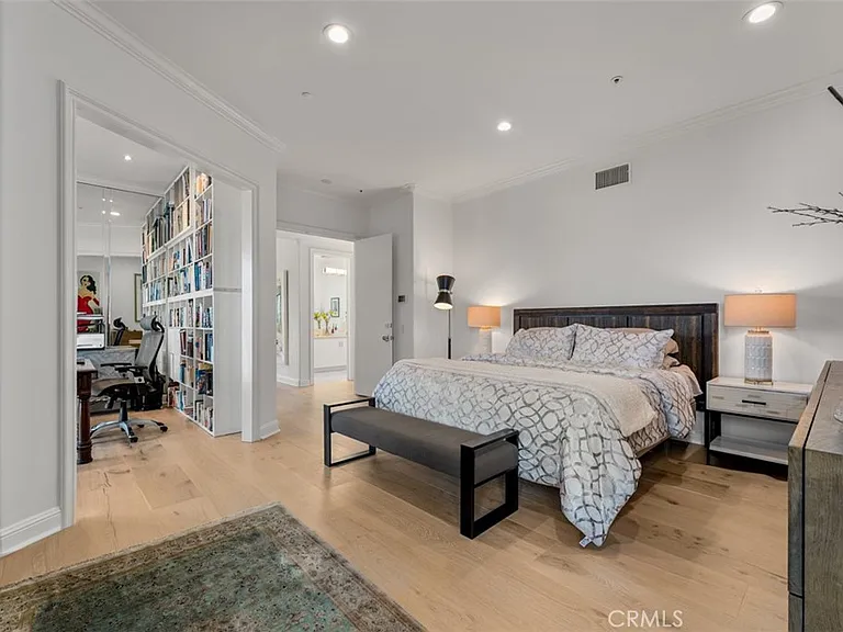 215 Poppy Ave — Photo 49