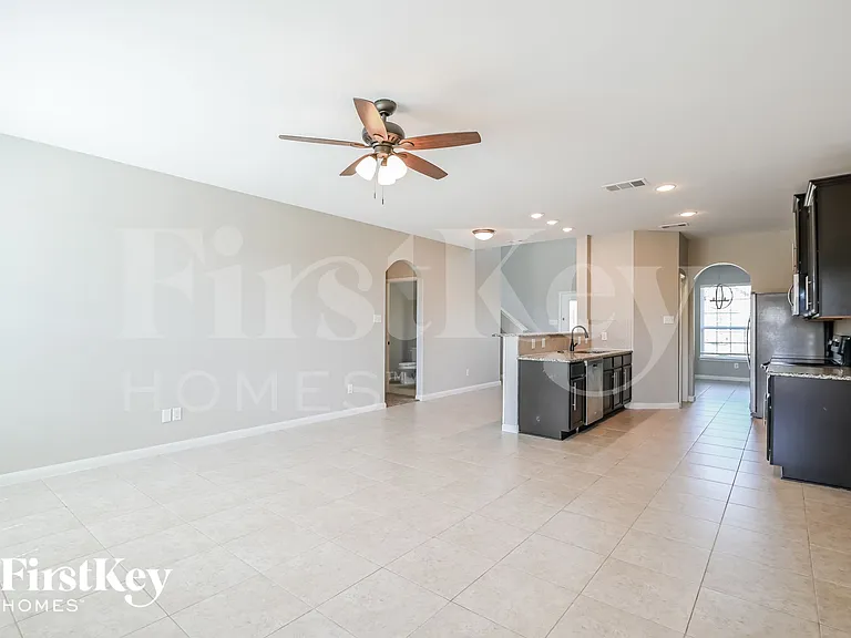 710 Shady Meadow Ln — Photo 3