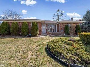 4786 Lucerne Dr, Sterling Heights, MI 48310