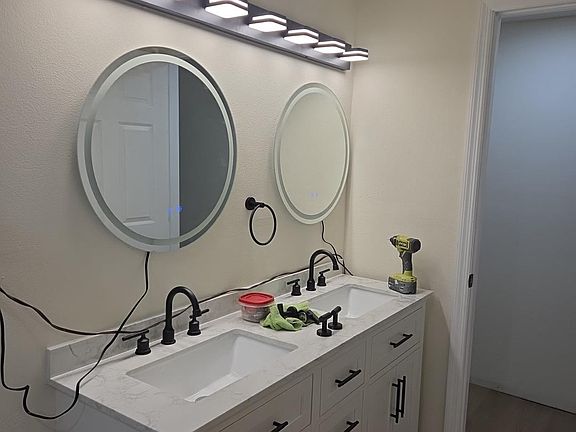 5th image of 2911 Thomas St