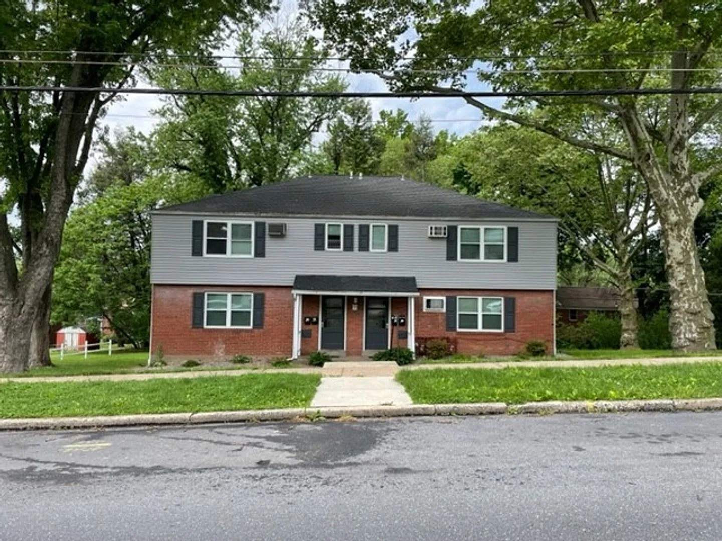 Camp Hill School District 2nd Floor 2 Bedroom 1 Bathroom Apartment!! — Photo 1