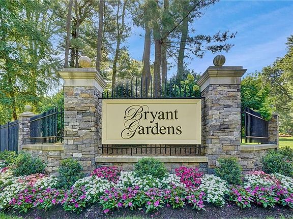2nd image of 13 Bryant Cres APT 2B