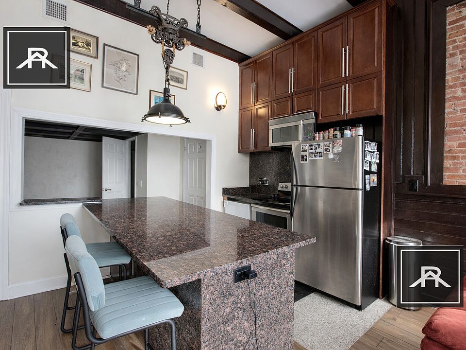 1st image of 25 Saint Marys Ct #4