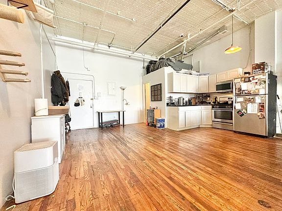 3rd image of 255 McKibbin St #405