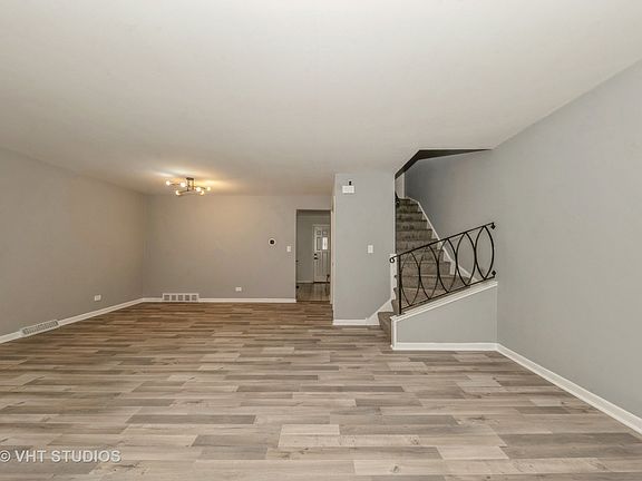 3rd image of 1634 W Morse Ave Unit E