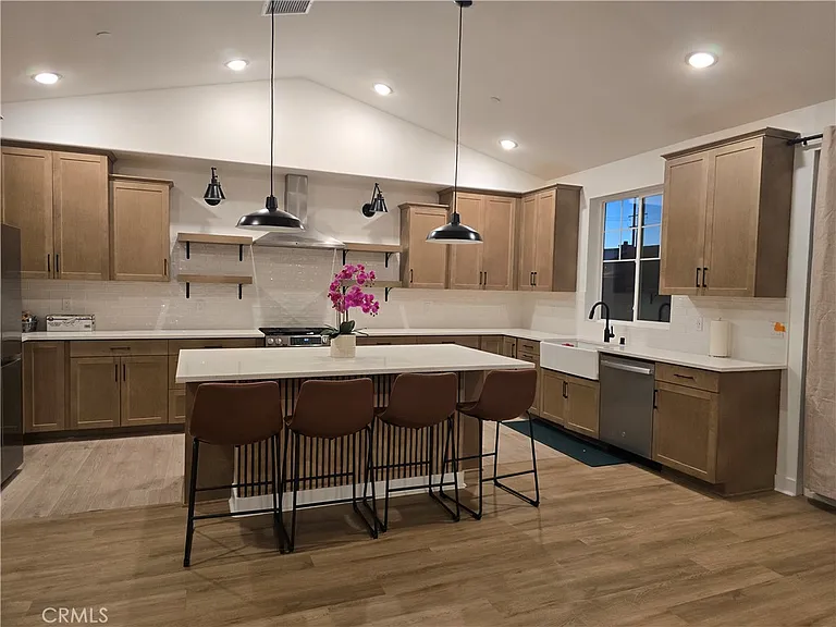 1887 Vincent Dr — Photo 14