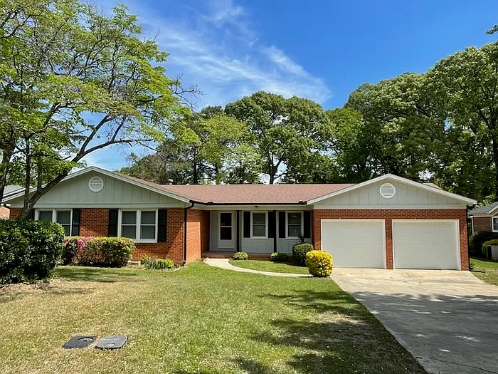 886 Southview Cir — Photo 3