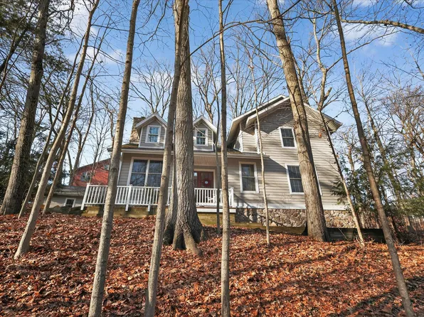 12772 Lakeland Ln, Sawyer, MI 49125