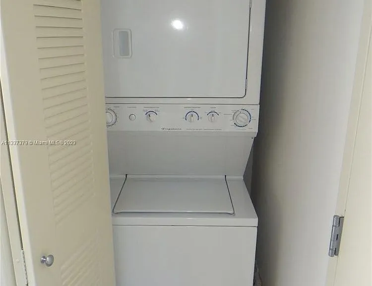 111 E Flagler St #402 — Photo 3