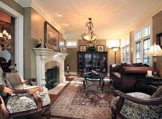 1908 Martingale Rd, Wheaton, IL 60187