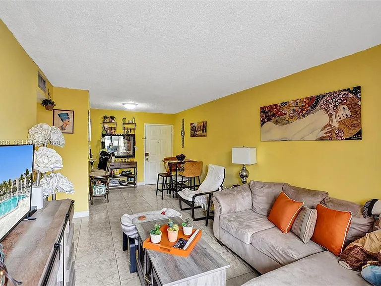 8145 NW 7th St #315 — Photo 24