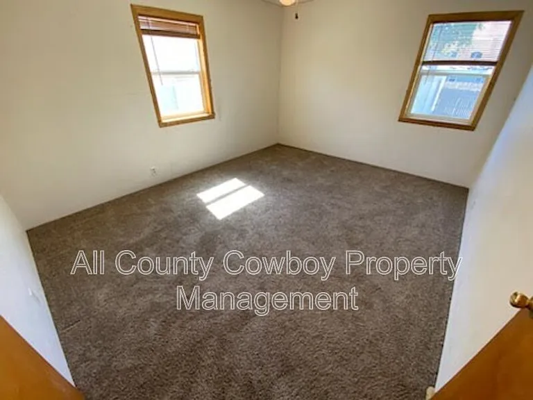 1218 E Flint St — Photo 8
