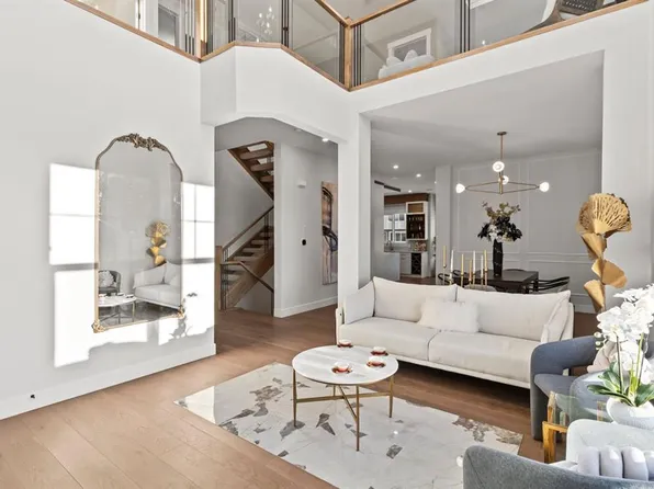 91 N South Shore Rd, Chestermere, AB T1X 2S2