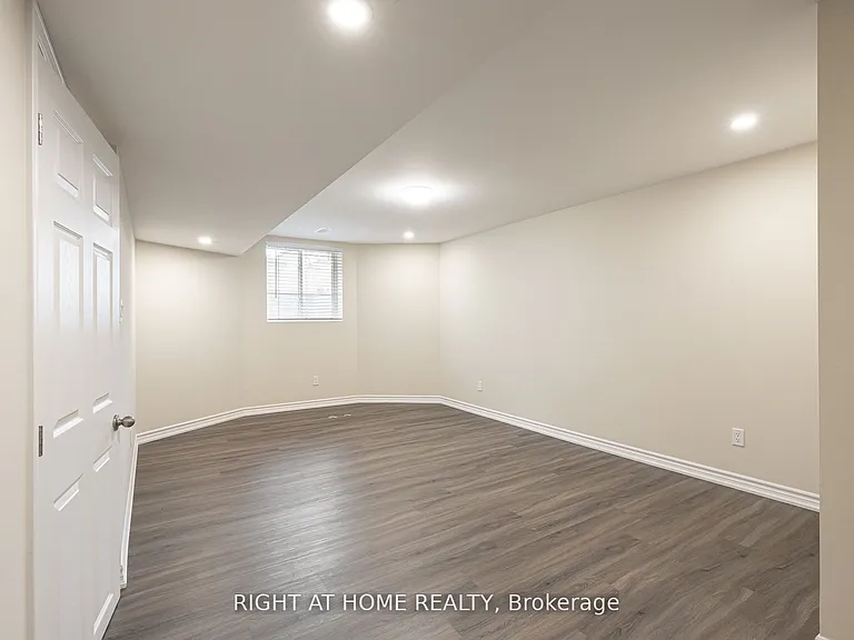 40 Sabbe Cres #BASEMENT — Photo 10