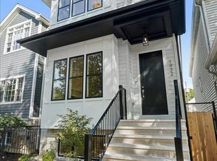 1932 W Wolfram St, Chicago, IL 60657