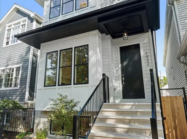 1932 W Wolfram St, Chicago, IL 60657