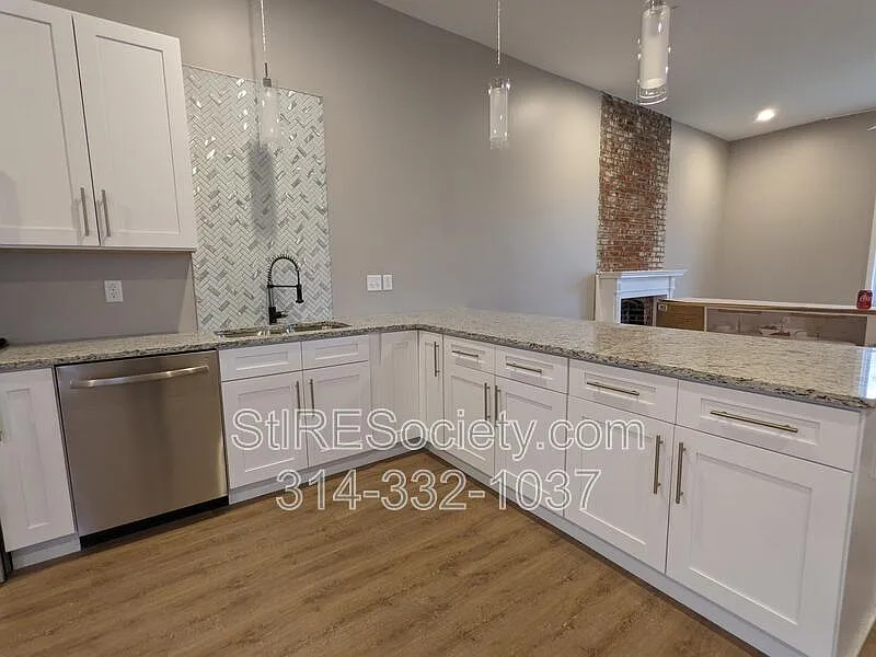 3 bed, 2.5 bath, 1977 sqft, $2,875 — Photo 1