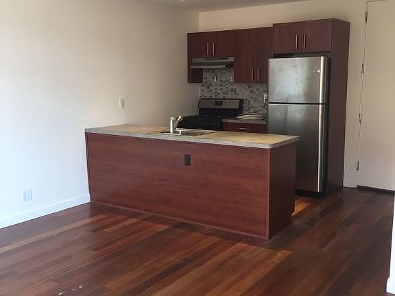 3rd image of 373 Franklin Ave