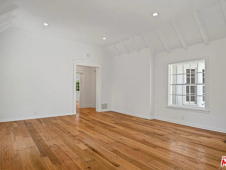 10527 Le Conte Ave — Photo 8