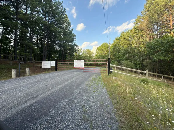 1717 Green Ridge Dr, Springfield, WV 26763