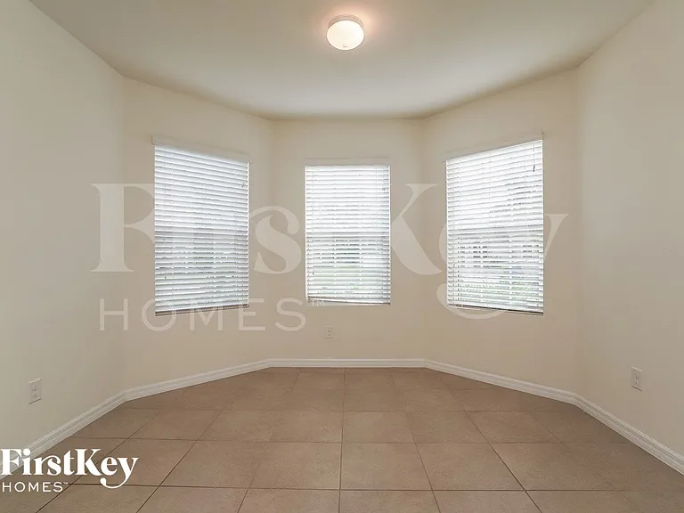 604 SW 6th Ave — Photo 5