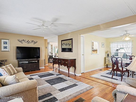 3rd image of 1007 Moonlight Ct NE