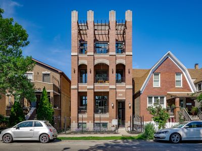3252 N California Ave Unit 1, Chicago, IL, 60618