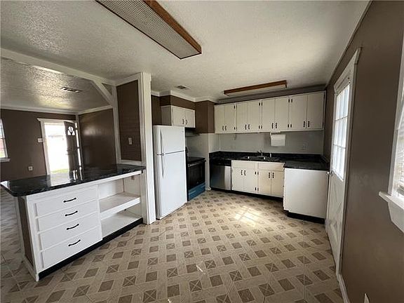 4th image of 2932 Penwood Dr