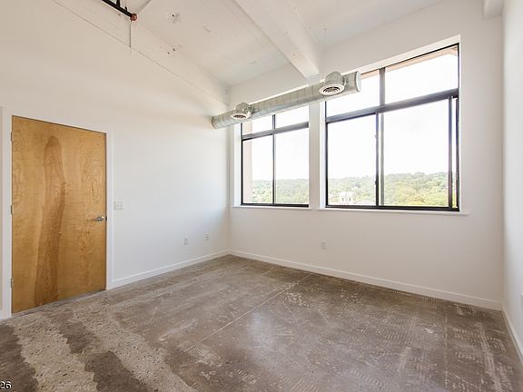 5th image of 475 S Jefferson St 601 #6A