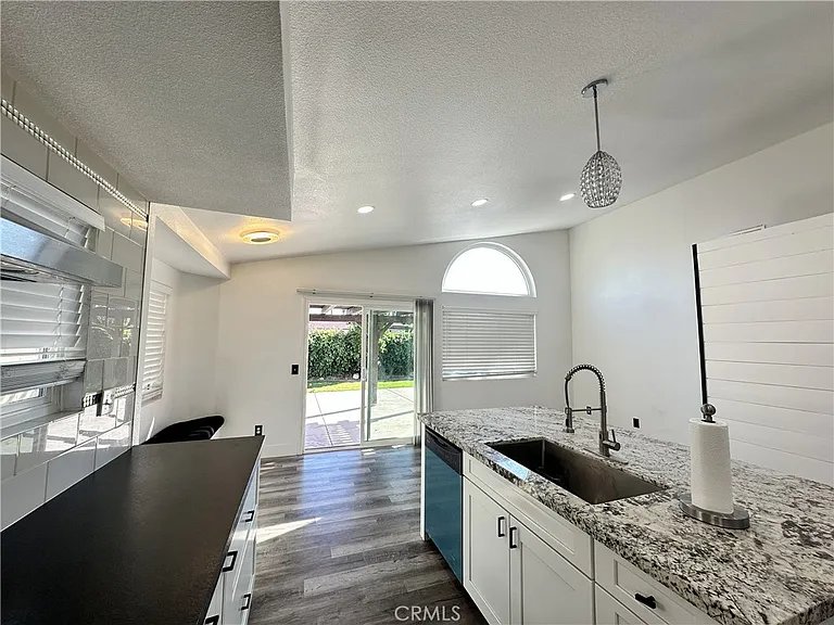 22841 Brompton St — Photo 9