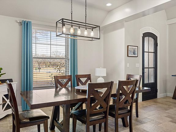 5th image of 401 Acorn Trl