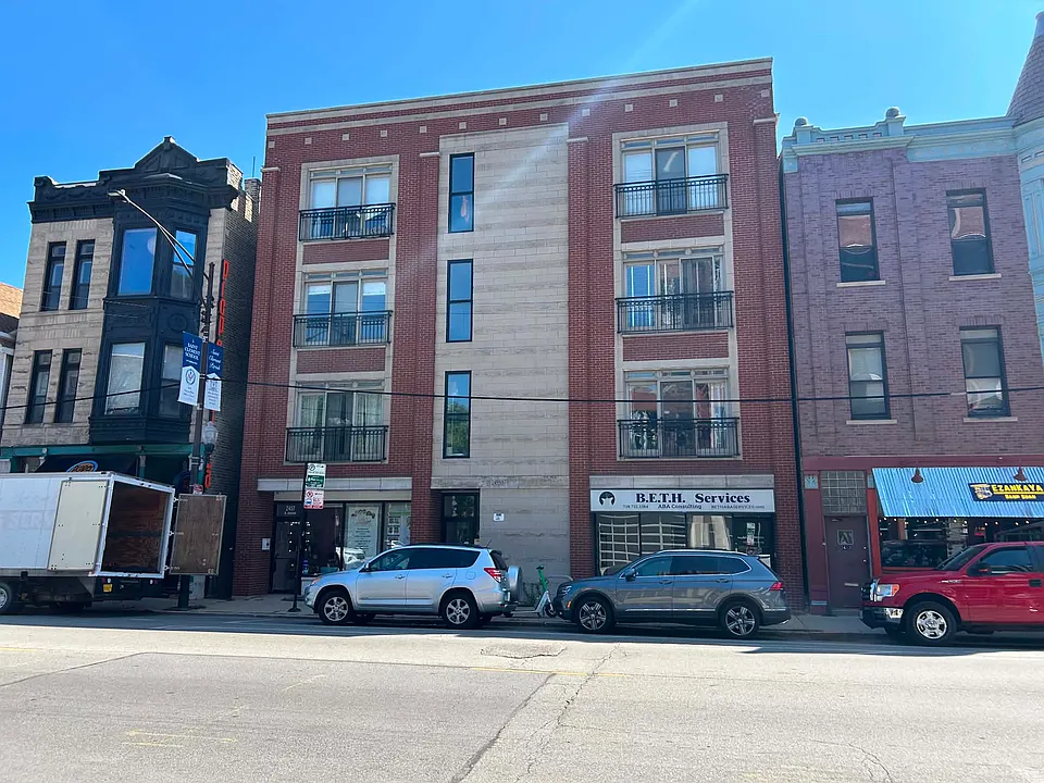 2457 N Halsted St #2N