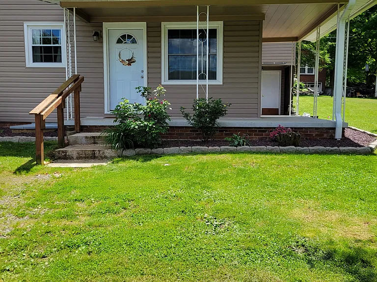 110 Hawthorne Ln — Photo 27