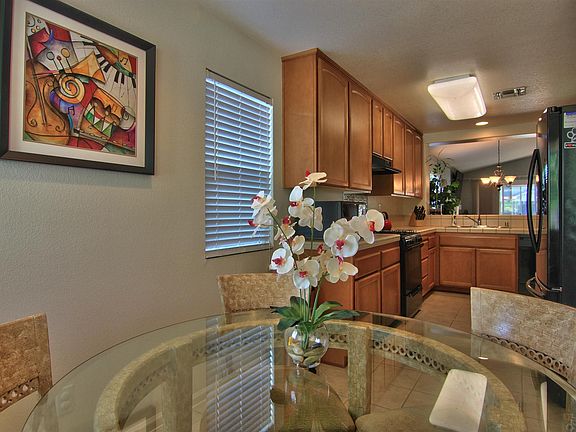 4th image of 748 Deer Park Dr