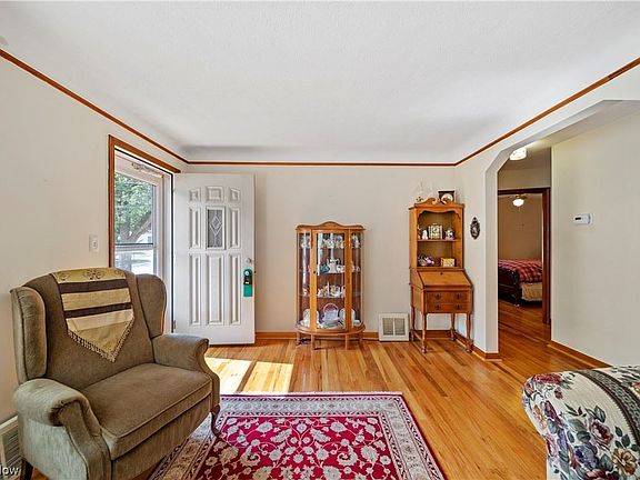 5th image of 1636 Douglas Rd