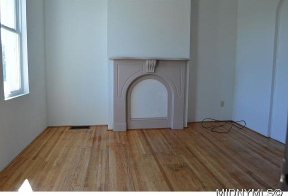 3rd image of 1106 Taylor Ave