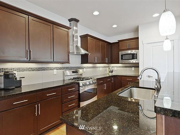 4th image of 1660 NE Falls Dr