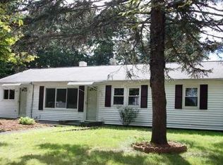 5 Greenway Dr, Bristol, RI 02809