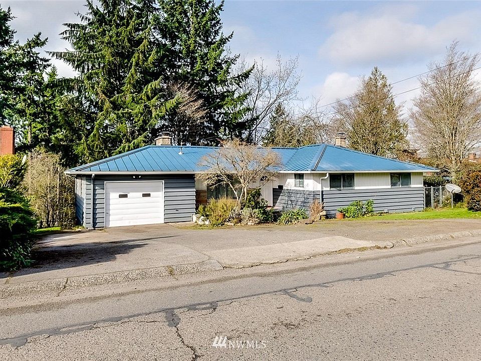 Main Picture from street.