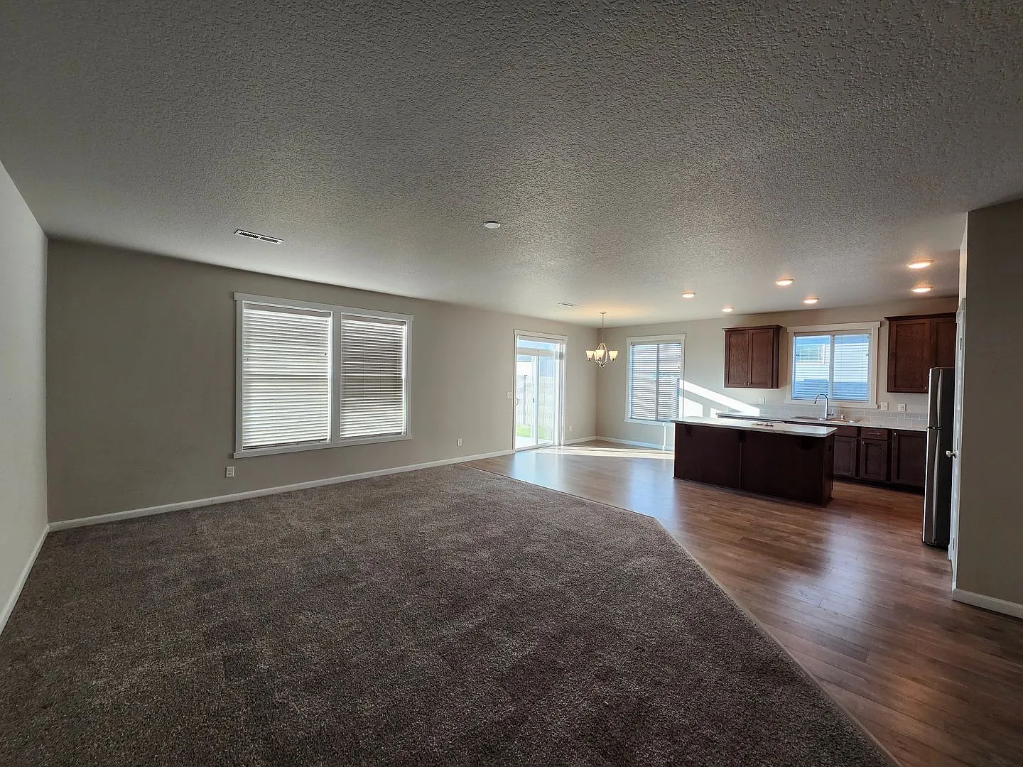 West Richland Contemporary Style Living! — Photo 4