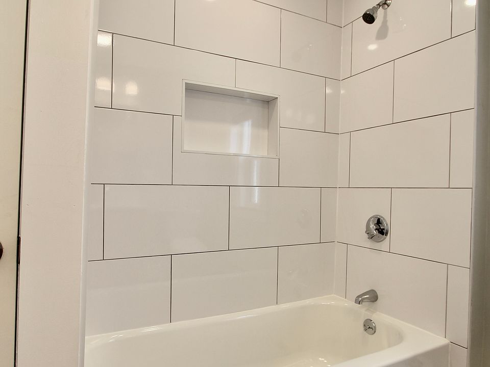 1st image of 18 Sheridan St Floor 1