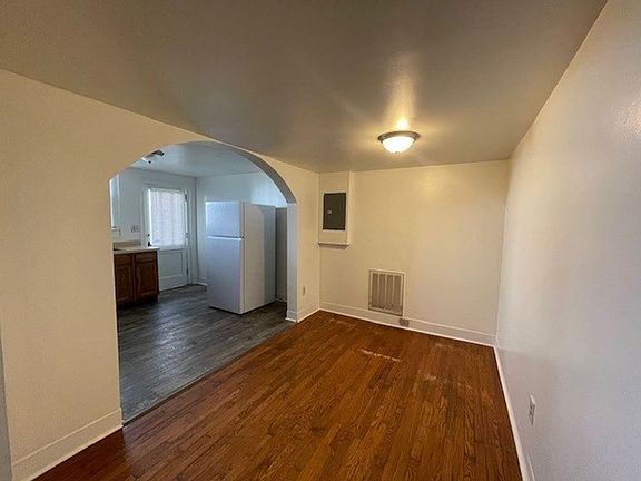 5th image of 720 Clark St