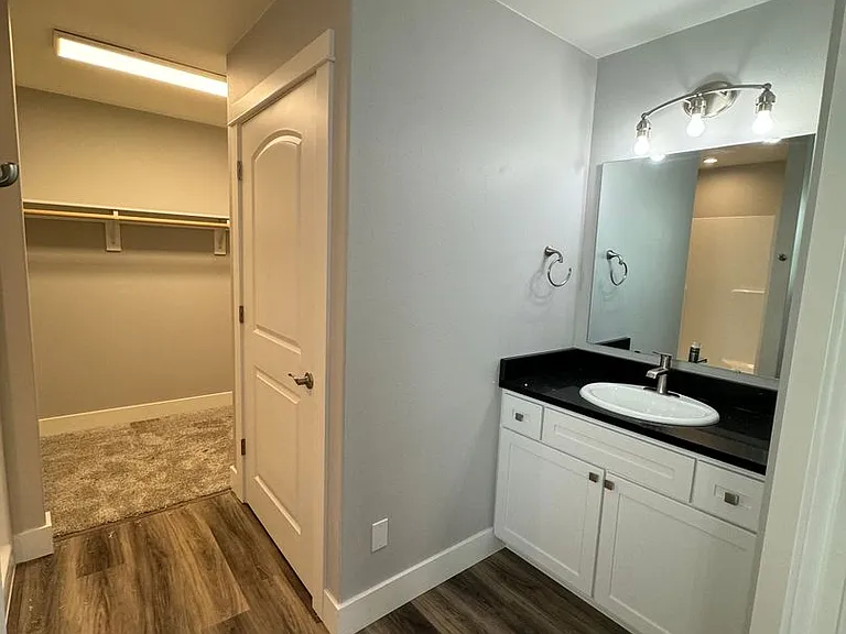 1720 NE Alameda Ave — Photo 9