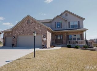 10904 N Saddlehorn Ct, Peoria, IL 61615