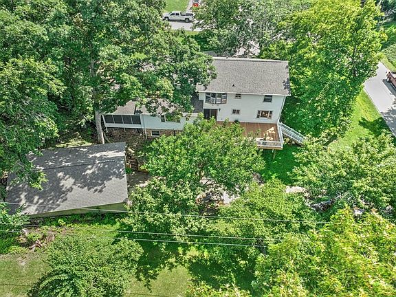 3rd image of 2355 Hawthorne Dr
