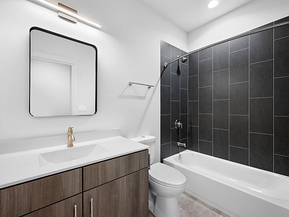 5th image of 27 W Park Blvd #306