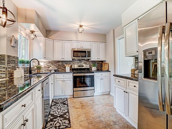 4th image of 8432 Holiday Hills Dr