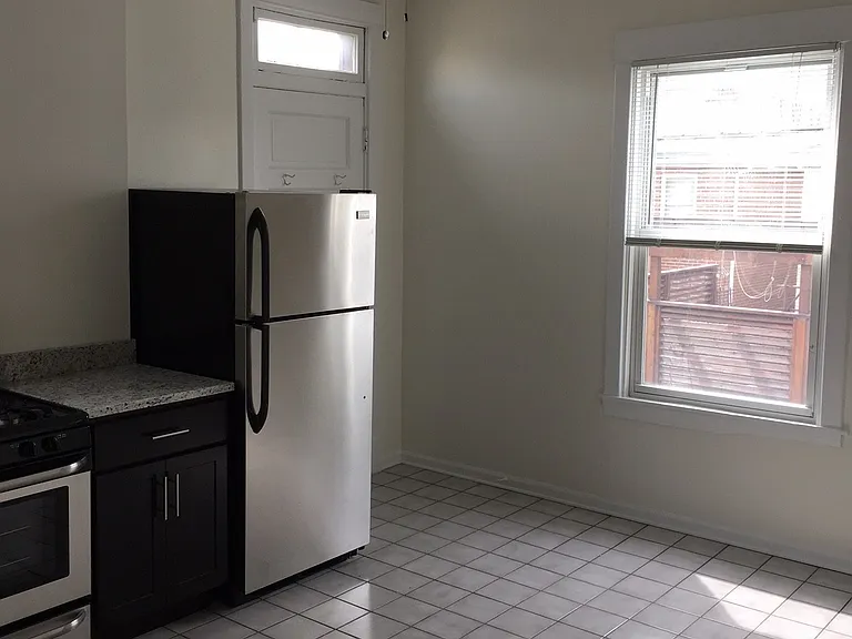 2337 W Dickens Ave #5 — Photo 3