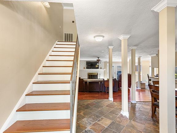 5th image of 15713 Elwood Dr