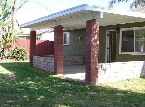 Large Back Yard w.BBQ Pit